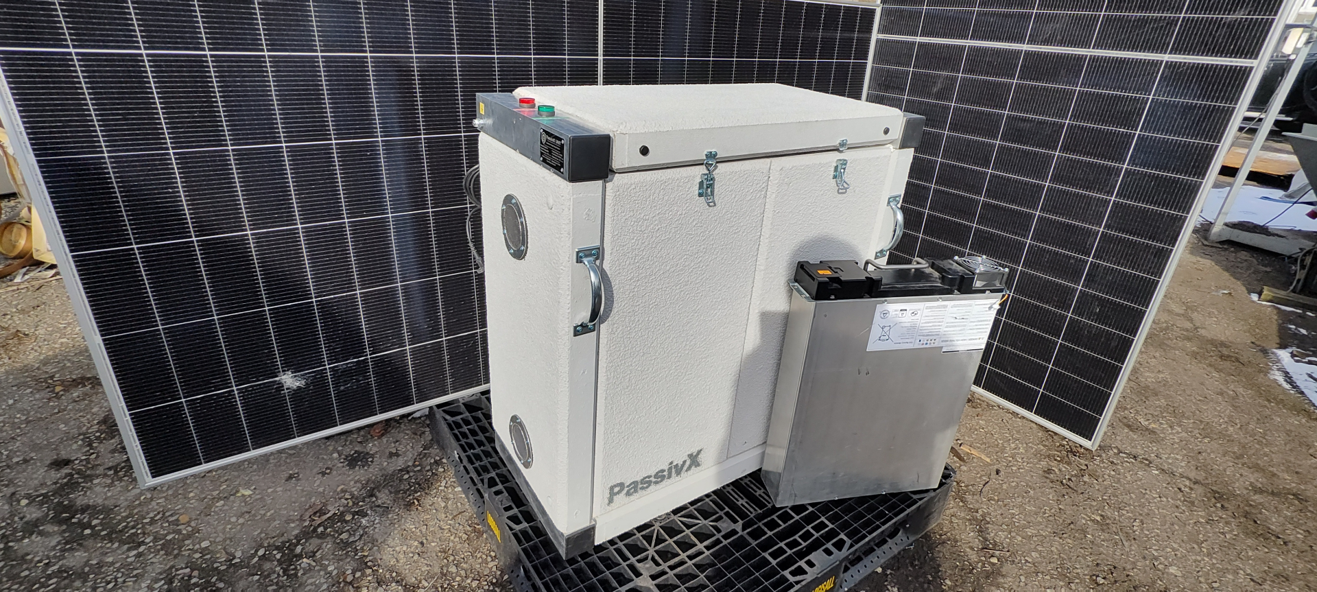 PassivX PX-UNIT-30 side view with PV panels